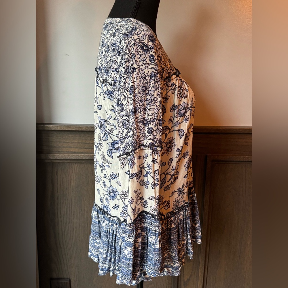 Dell Blue and Cream Boho Floral Vintage inspired Blouse NWT - Picture 5 of 7